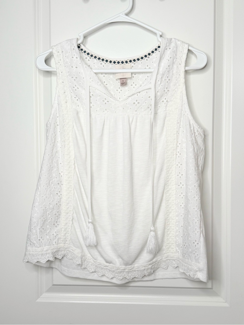 Knox Rose Womens Small White Eyelet Boho Peasant Tank Top Tassel Lace Trim